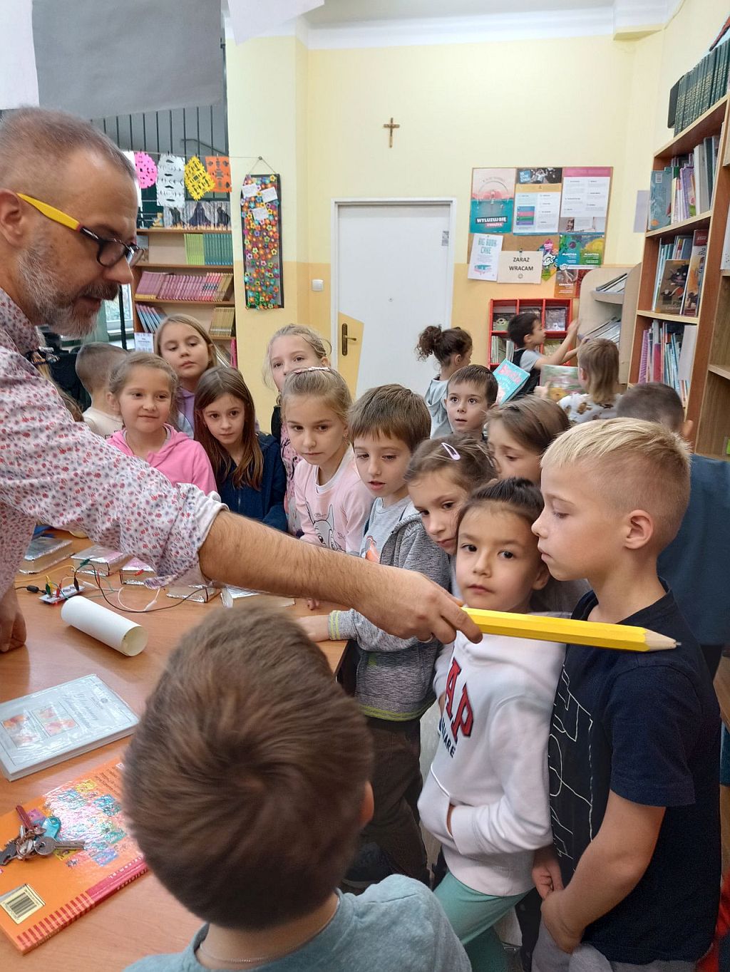 Pasowanie na czytelnika uczniów klas pierwszych