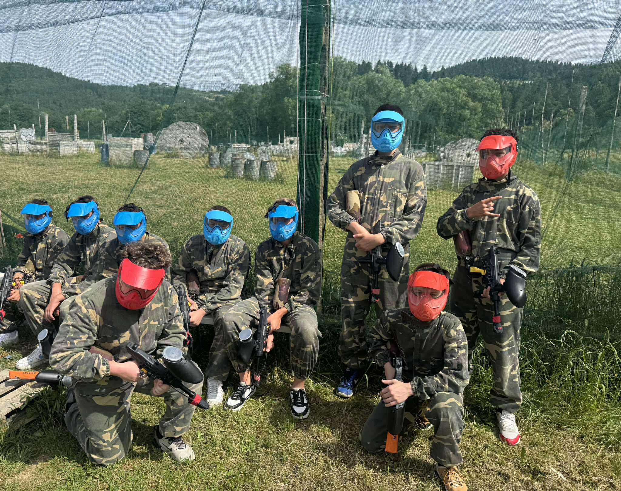 Wycieczka klasy 8c i uczniów z 8a - projekt PAINTBALL