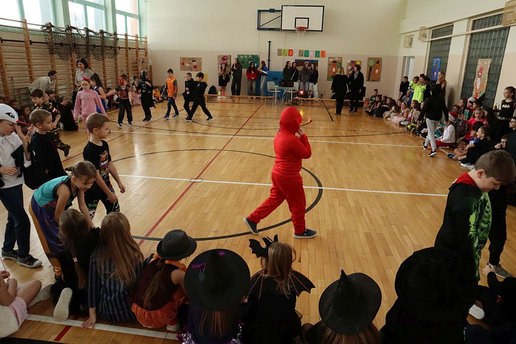 Andrzejkowa zabawa klas 1-3 w naszej szkole