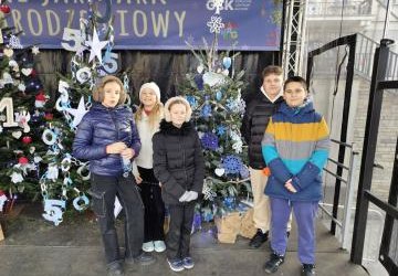 Udział naszej szkoły w akcji strojenia choinek na gorlickim rynku