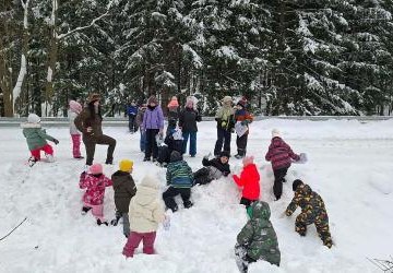 Tropy na śniegu – zimowa lekcja przyrody w 2B