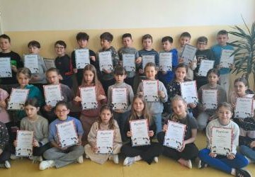Dyplomy dla najlepszych uczniów w klasach I-III rozdane