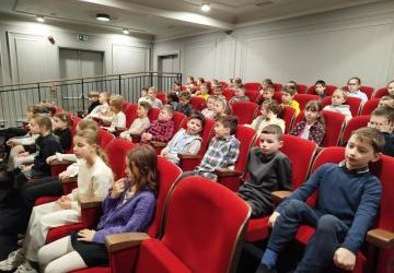 „Spod naszej strzechy, czyli w kręgu baśni i legend polskich” – przedstawienie w GCK-u