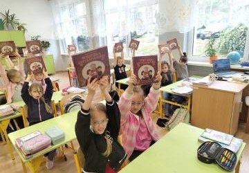 Wakacyjne przygody z książką! Wyprawki czytelnicze dla pierwszoklasistów